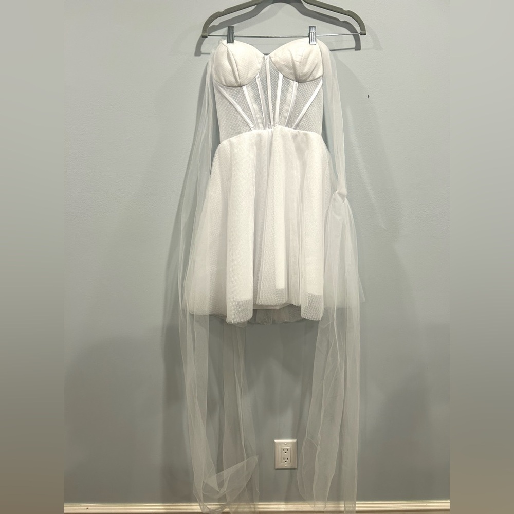 White Sparky Tulle fit & flare- size small.
